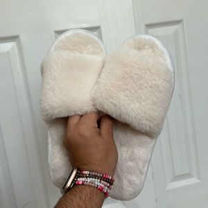 White Women’s slippers (size:10)